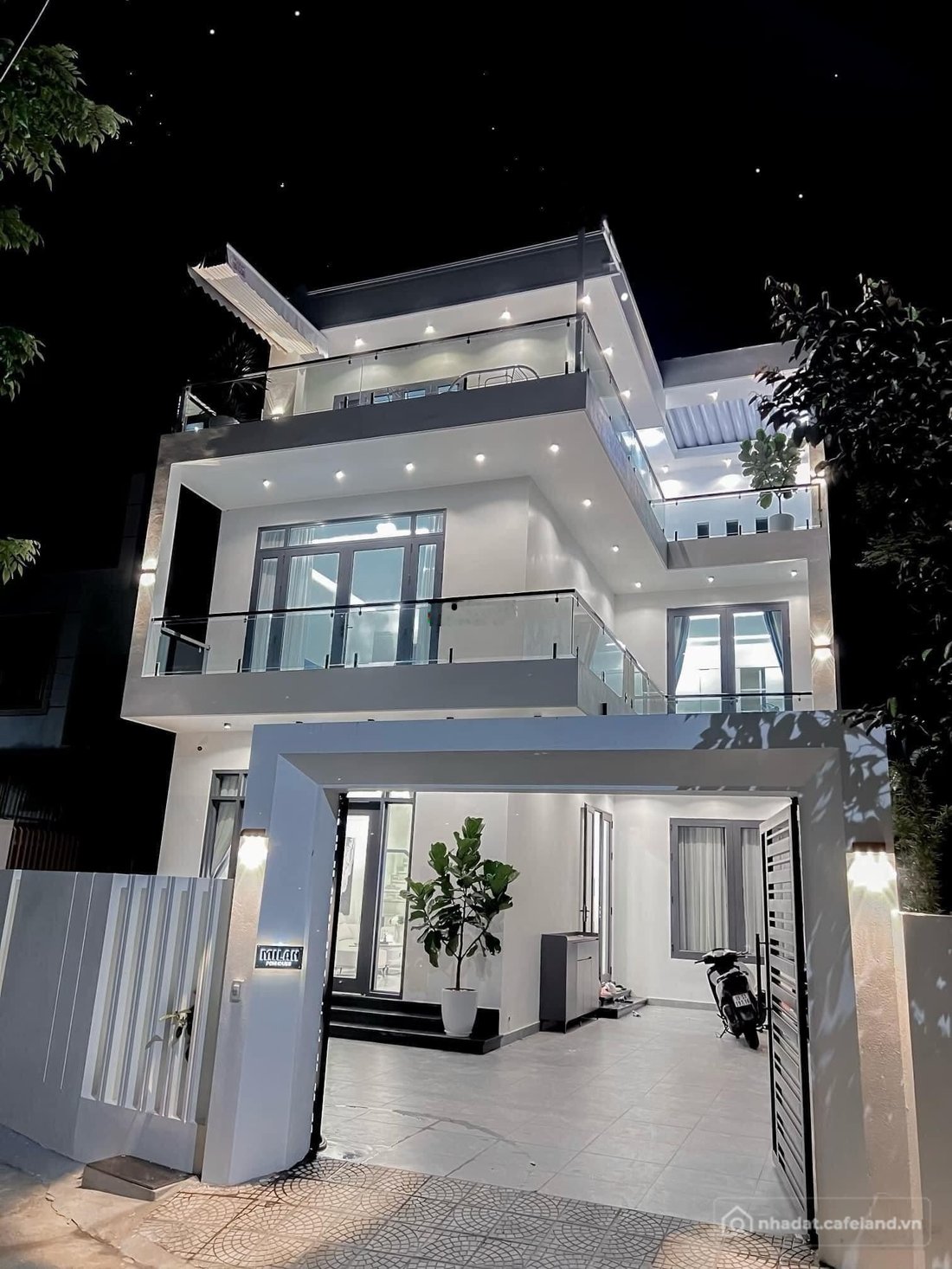 Nhà riêng: Cho thuê gấp mặt bằng đẹp mặt tiền phạm hữu lầu