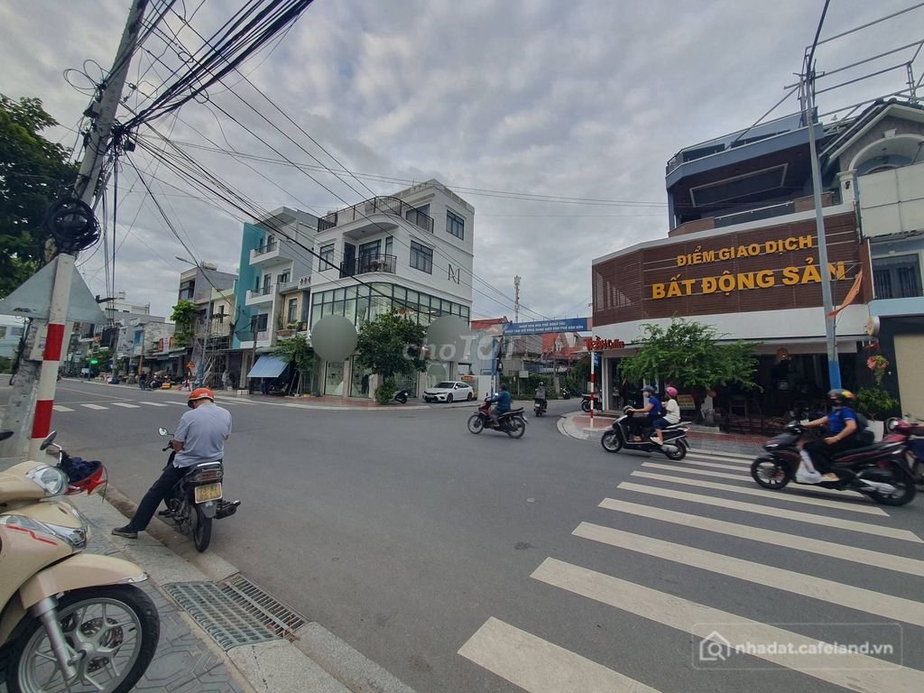 Văn phòng: Cho thuê tòa nhà 2 MTKD Trần Quang Khải, Dĩ An, 15tr/tháng