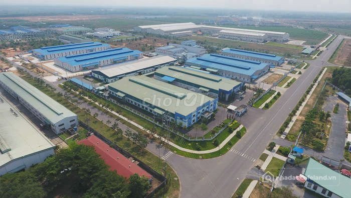 Nhà hàng - Khách sạn: Bán đất trong khu công nghiêp tiền giang . Đối Diện Cần Gi