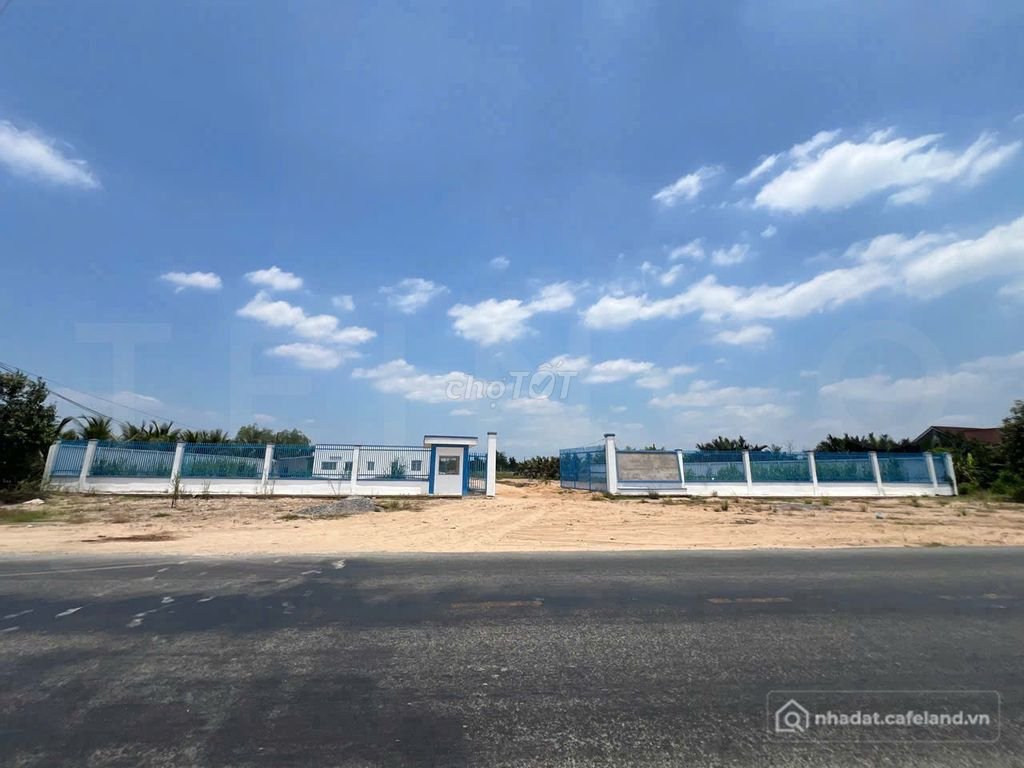 Văn phòng: Cho thuê gần 16.000 m² đất mặt tiền giáp sông 2.000 tấn, lộ Container