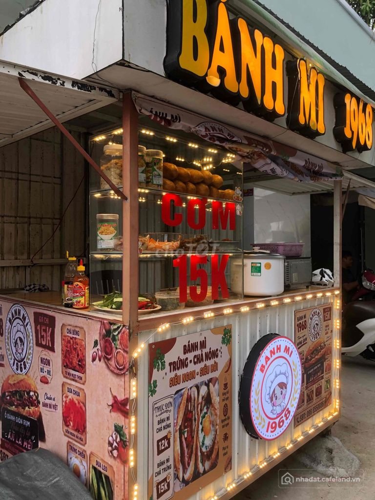 Văn phòng: Cần sang lại kiot vừa ở vừa có xe (tủ) bán hàng di động