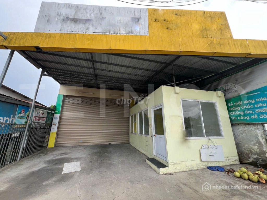 Văn phòng: Kho xưởng và văn phòng 300 m² mặt tiền đường Quốc Lộ 1A, lộ Container