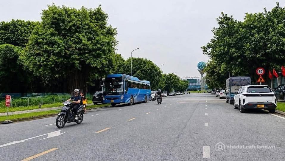 Bán căn hộ Mini, Dịch vụ: Tòa căn hộ dịch vụ 7 tầng, 28 phòng, doanh thu 110 tri