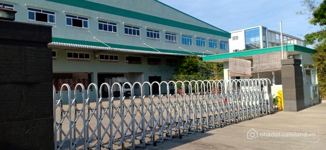 Bán kho, nhà xưởng: Bán xưởng 6.300 m2 giá 70 tỷ Trong Khu công nghiệp Phú An Th