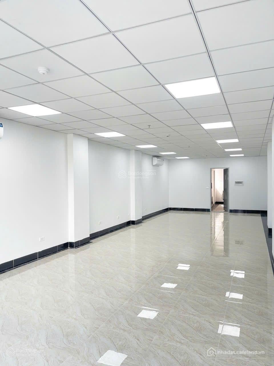 Văn phòng: Cho thuê văn phòng đường láng 100m 18 triệu/tháng