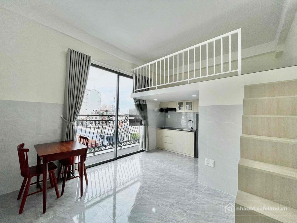 Phòng trọ: Pass phòng dupex ban công rộng ngay ngã tư bà điểm phan văn hớn
