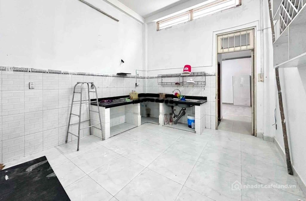 Phòng trọ: Phòng trệt 45m2 - tách bếp 3tr790 : 1p bếp + 1p ngủ + 1wc . ở gđ đc