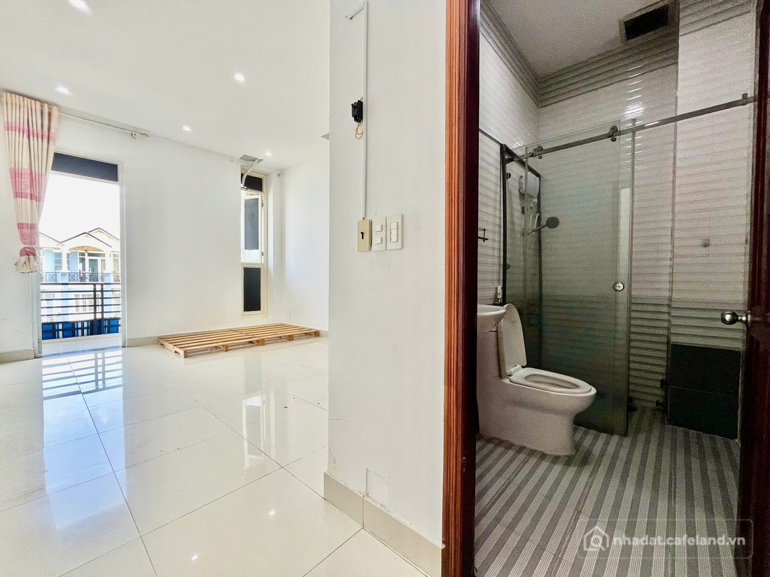 Phòng trọ: Siêu phẩm studio có ban công riêng siêu thoáng đang trống sẵn - Hình