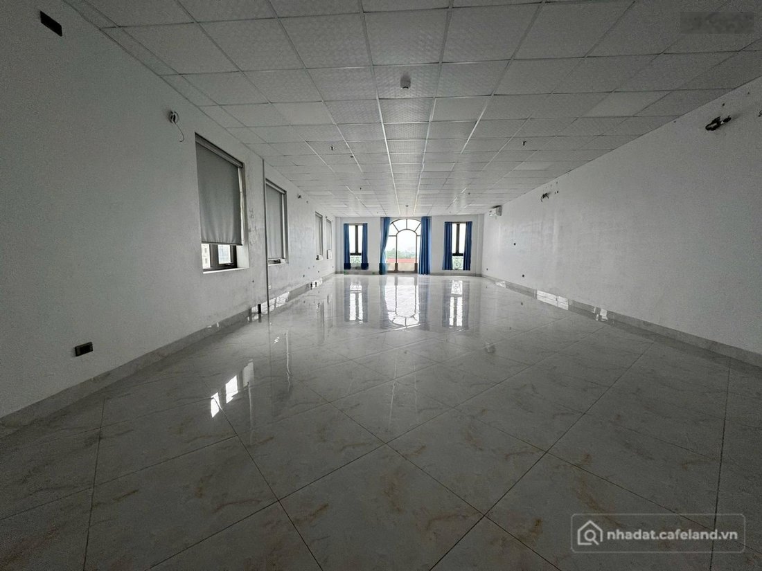 Nhà riêng: Cho thuê nguyên căn mặt phố Hồng Tiến, 170m2/sàn, kinh doanh, văn phò