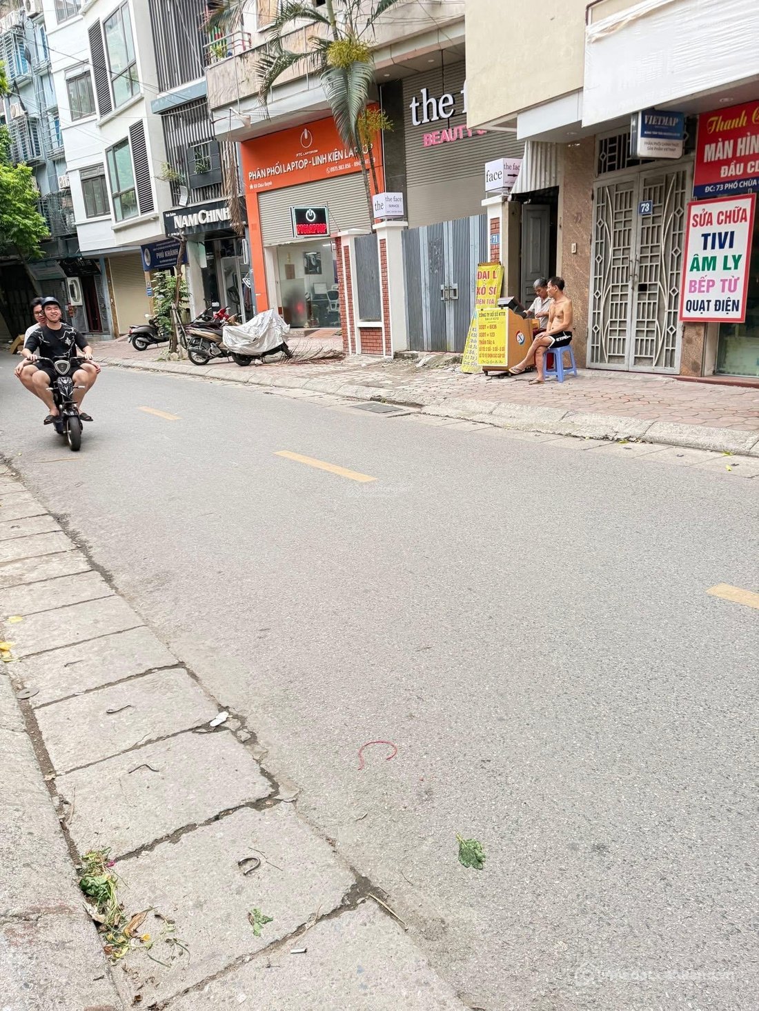 Nhà riêng: Cần cho thuê cả nhà mặt phố Chùa Quỳnh Hai Bà Trưng: 45m2 5tầng: 200m