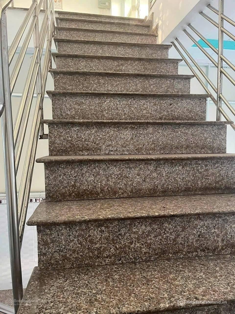 Nhà riêng: Cho thuê nhà nguyên căn - mặt tiền đường chính trung tâm Biên Hoà - n