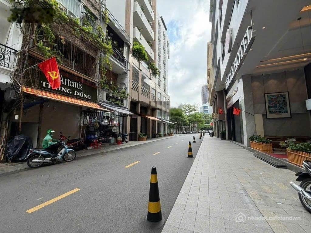 Nhà riêng: Cho thuê nhà mặt tiền kinh doanh đường Lưu Văn Lang Quận 1 - DT 4,5x2