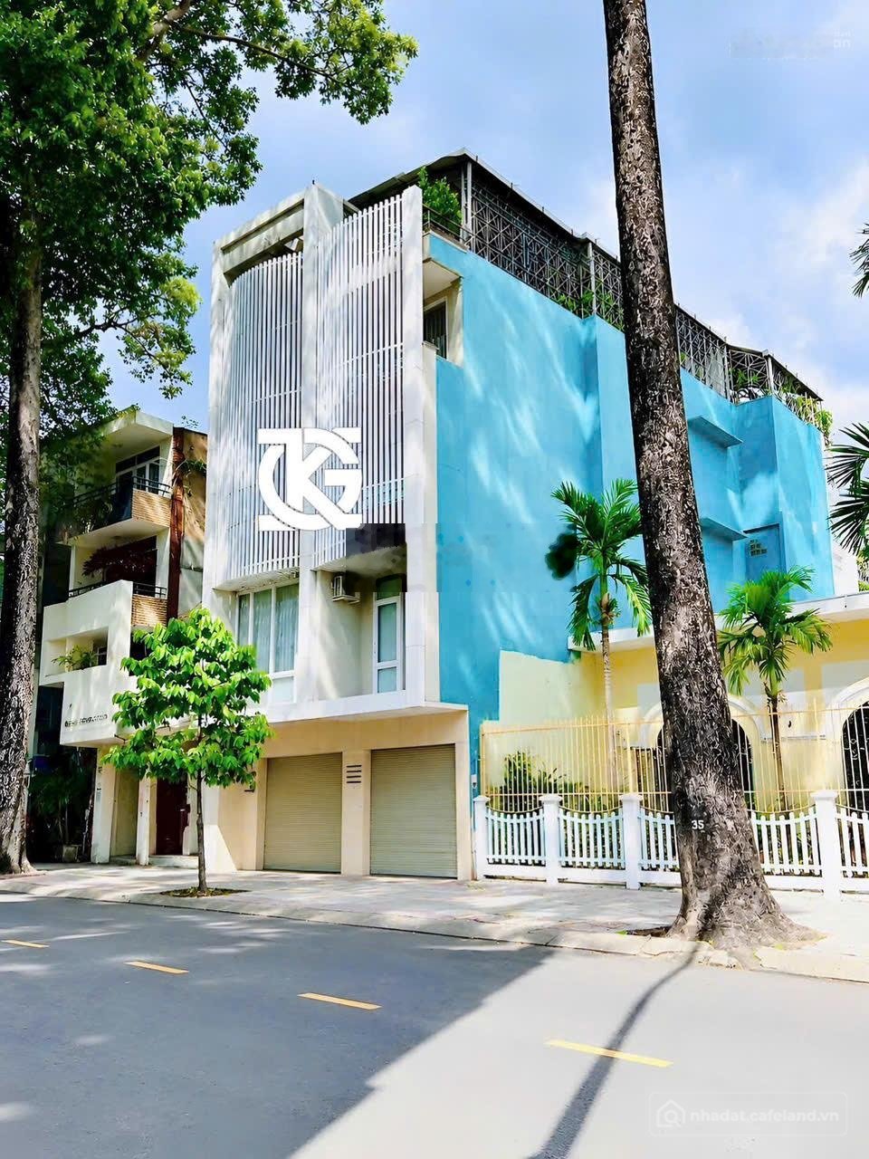 Nhà riêng: Cho thuê nhà mặt tiền Lê Thị Riêng, Quận 1 - 5 tầng thang máy - ngang