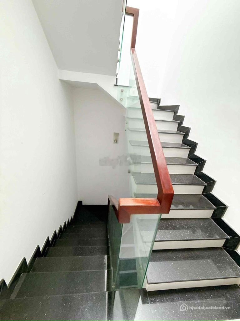 Nhà riêng: Hẻm 6M Thông Tân Sơn Nhì. 4x16m Trệt 2 Lầu 3PN,4WC.