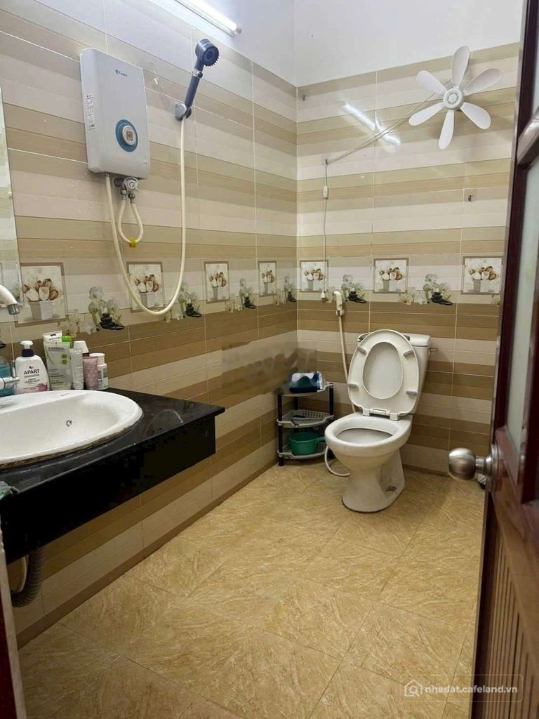 Nhà riêng: Cho thuê nhà đ/c 78/9 độc lập - 4 tấm - 2pn to- giá rẻ