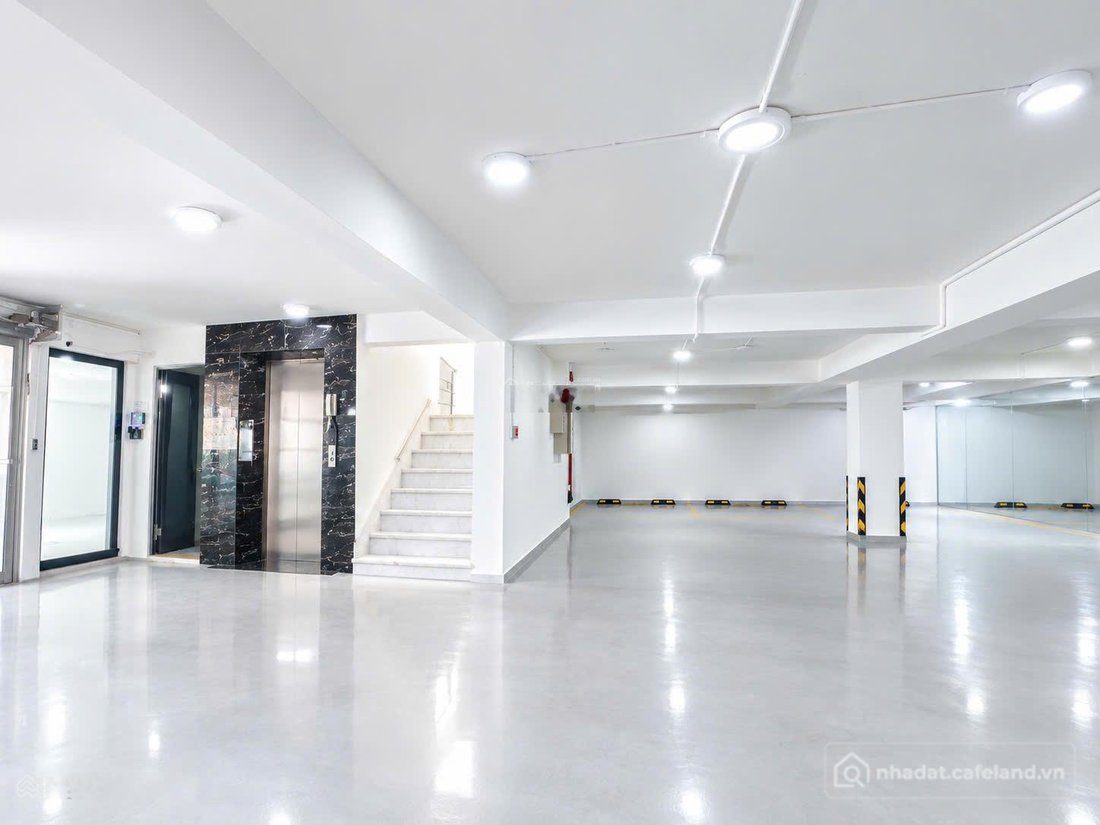 Nhà riêng: Cho thuê tòa nhà góc 2 mặt tiền hơn 1.000m2 khu HimLam Quận 7
