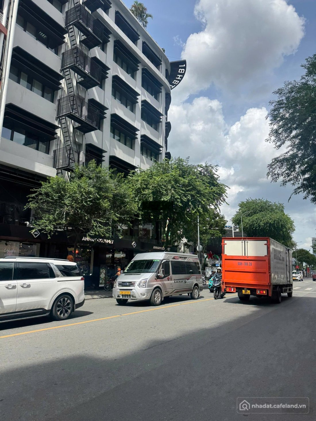 Nhà riêng: Mặt tiền gần Phố đi bộ ngay Rạp hát Thành phố - Vị trí thương hiệu -
