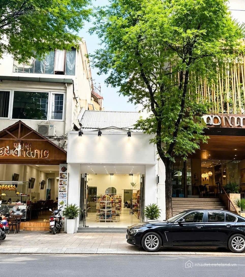 Nhà riêng: Mặt tiền ngay Chợ Bến Thành khu vực thương hiệu du lịch tập trung 4.5