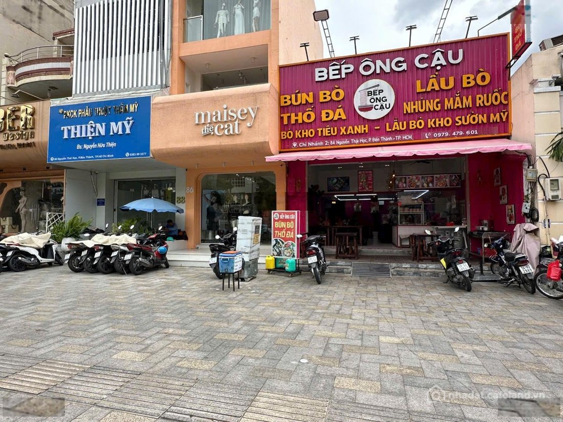 Nhà riêng: Cho thuê nhà mặt tiền 84 Nguyễn Thái Học (6,5x15m), vị trí trung tâm,