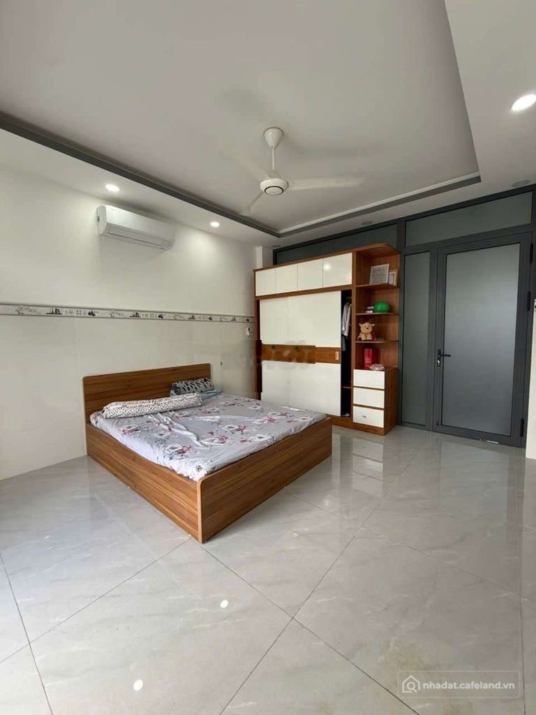 Căn hộ chung cư: căn hộ 1PN có bancol, thang máy, phòng bếp