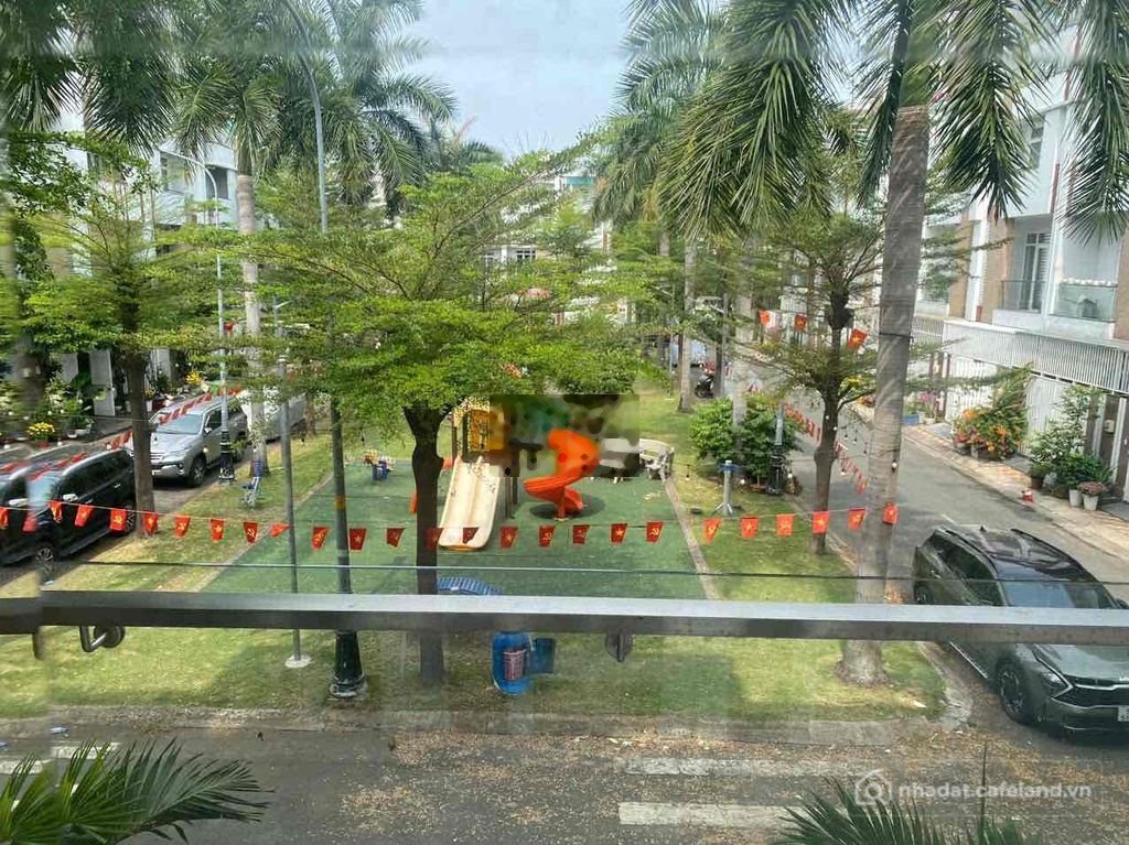 Nhà riêng: Cho thuê nhà khu vip 295 tân kỳ tân quý