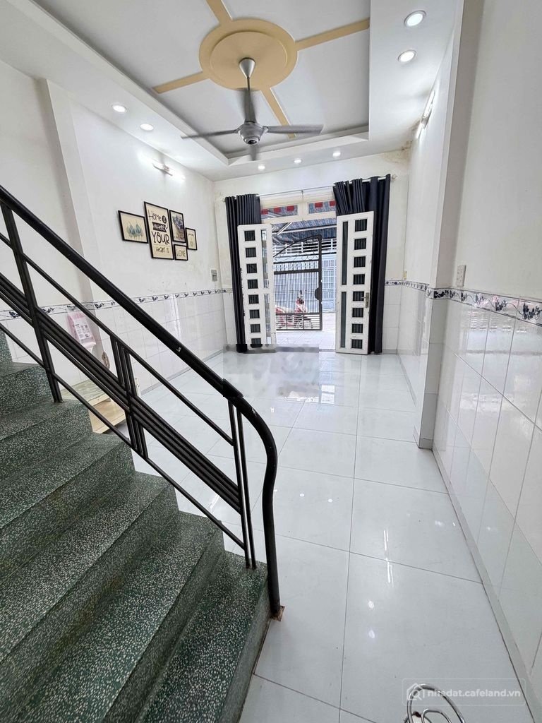Nhà riêng: Nhà Có Máy Lạnh 4x12m 1Lầu (2PN 2WC) Hẻm 5m. NGUYỄN SƠN. TÂN PHÚ