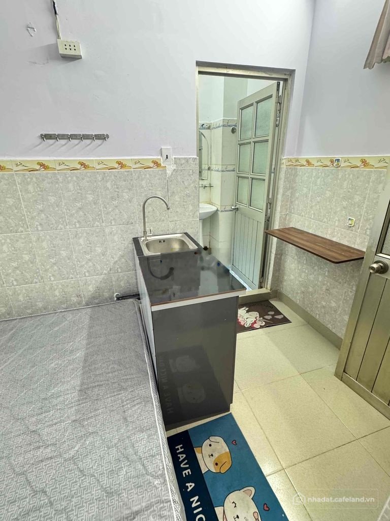 Phòng trọ: Phòng full nt như hình - khu tên lửa