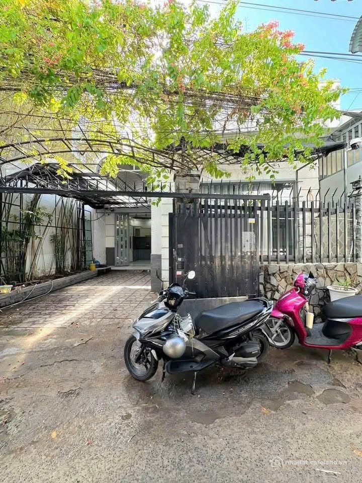 Nhà riêng: Cho thuê nhà sân vườn rộng 120m2 tại Tầm Vu, giá chỉ 6.5 triệu/tháng