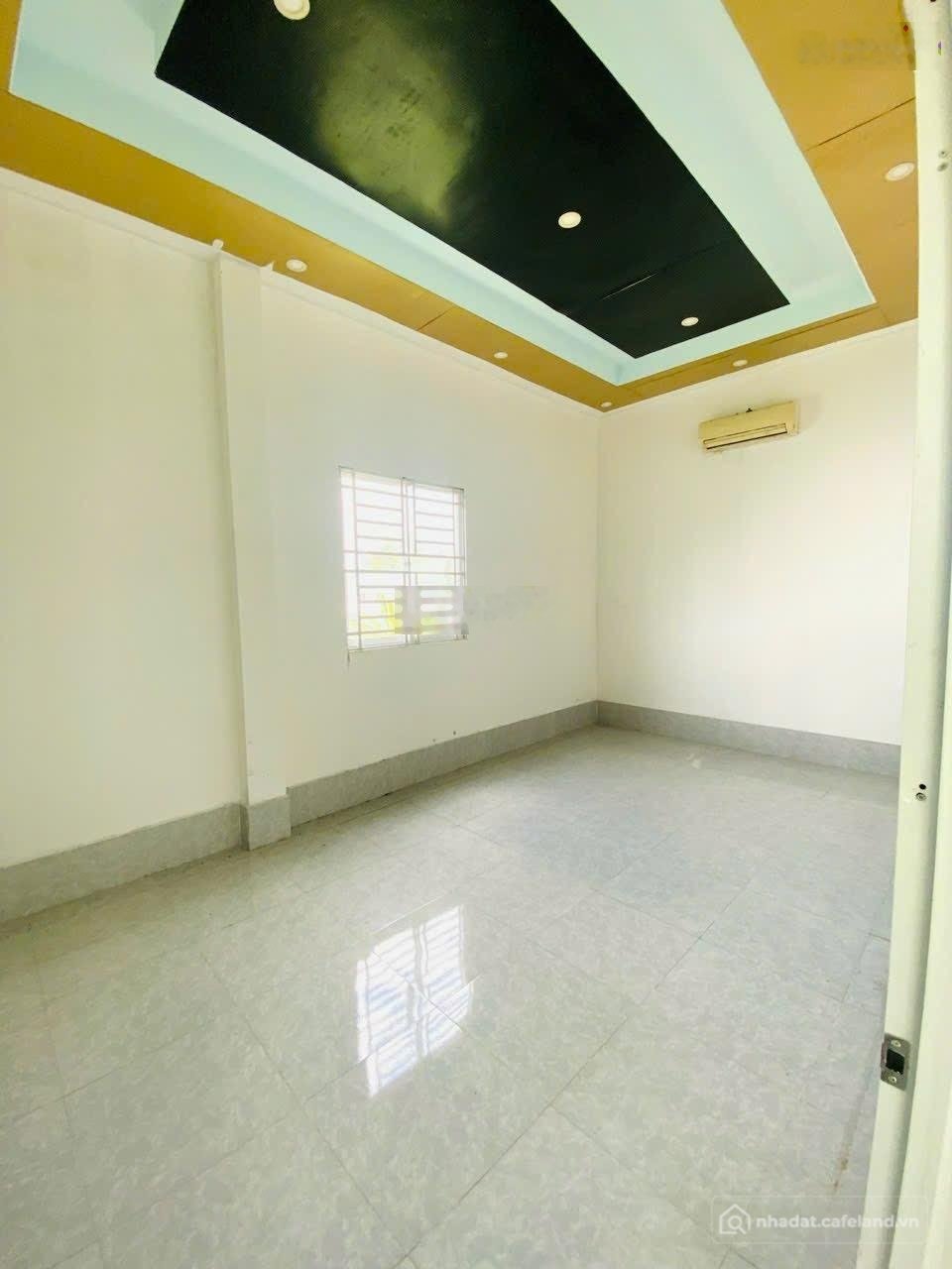 Nhà riêng: Cho thuê nhà lầu có 4 p ngủ nội thất4 máy lạnh lộ giới 16m thuận tiện