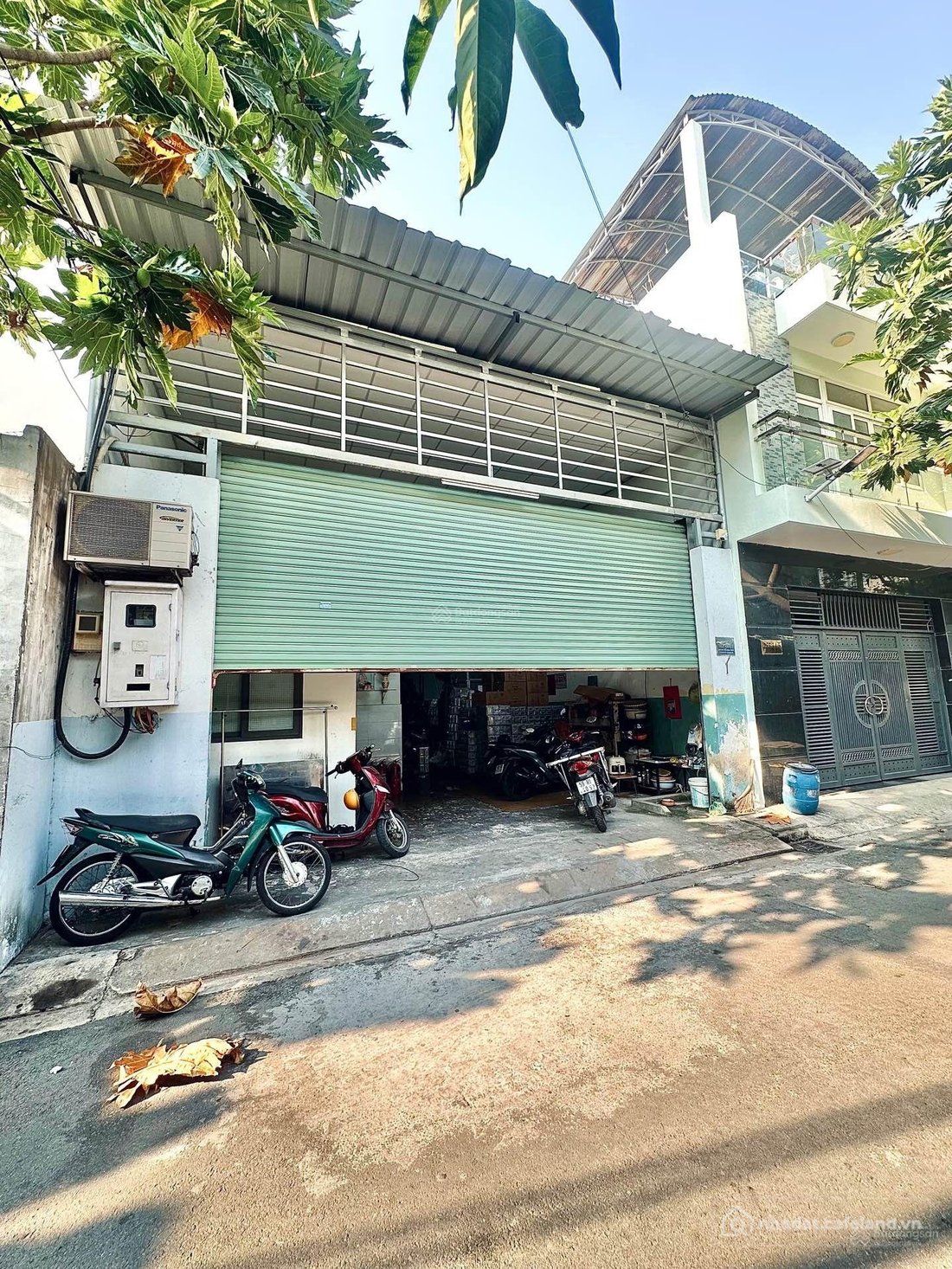 Bán kho, nhà xưởng: Bán nhà xưởng xe tải Mã Lò 128m2 thổ cư đang cho thuê kho 10