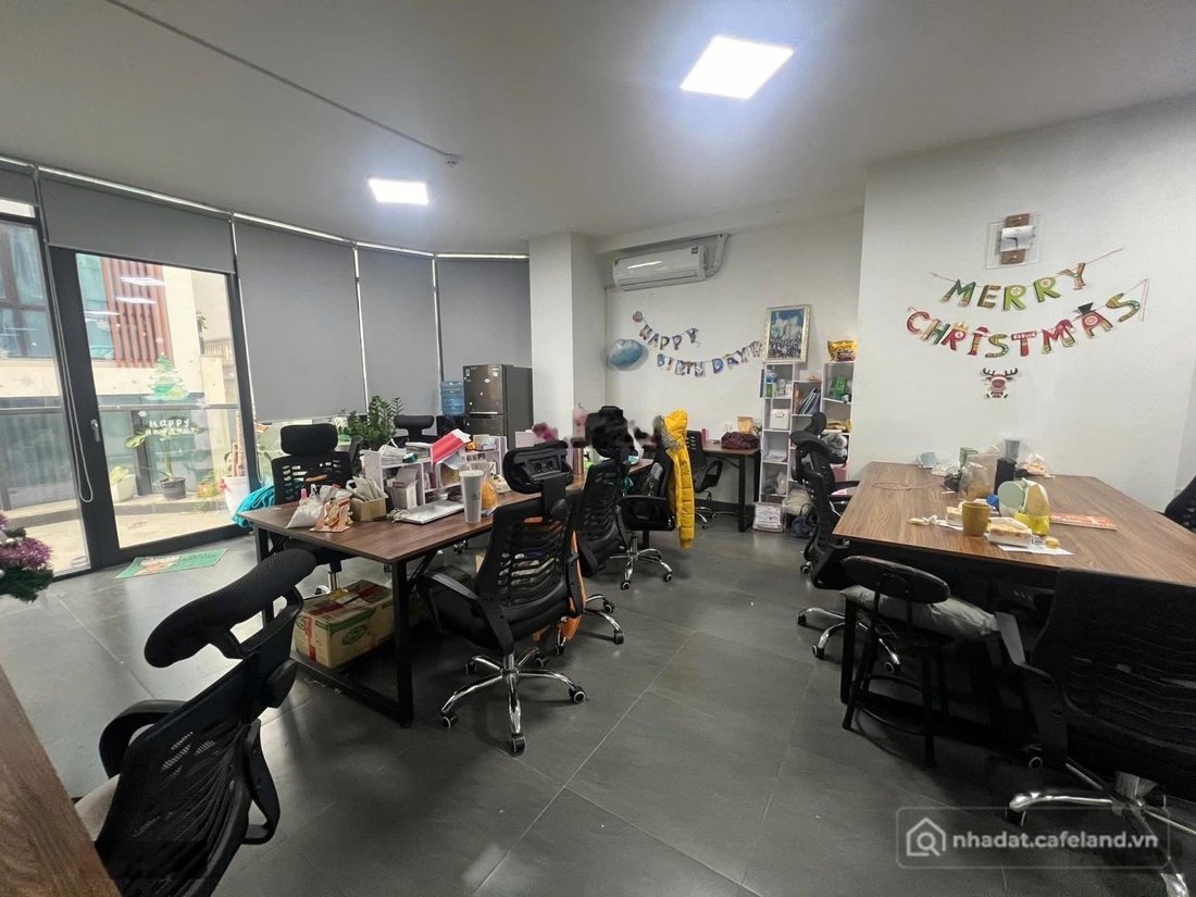 Văn phòng: Cho thuê sàn 100 m2 lô góc full kính đẹp Hoàng Cầu 19 triệu có thang