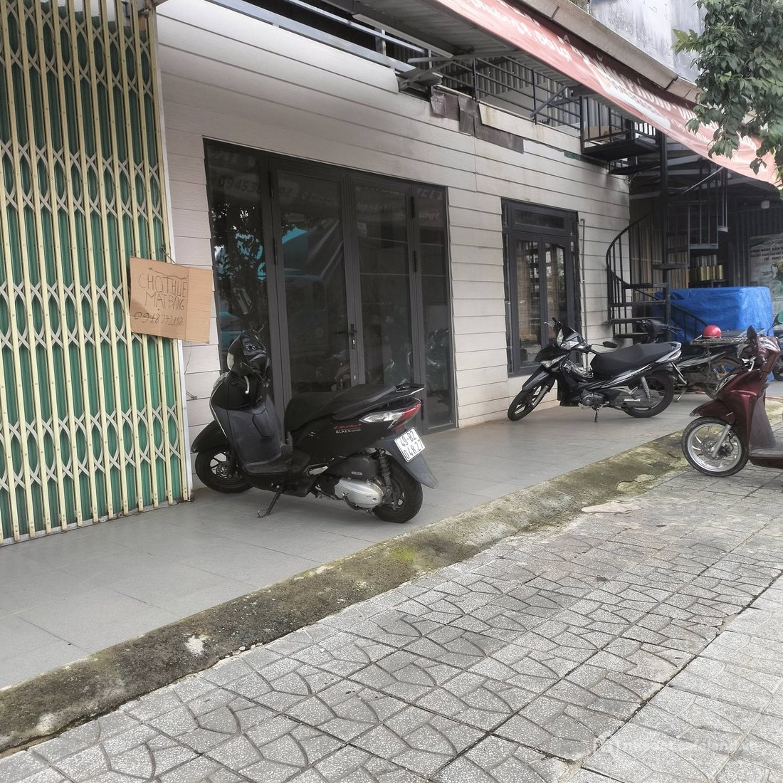 Mặt bằng: Cho thuê mặt bằng kinh doanh đắc địa 250m2, mặt tiền đường Nguyên Tử L