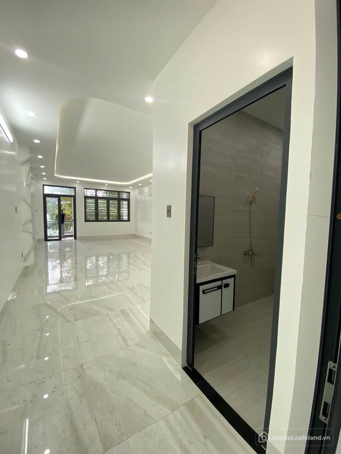 Nhà riêng: Cho thuê nhà mới tinh 120m2 tại khu dân cư Hưng Phú, thiết kế hiện đạ