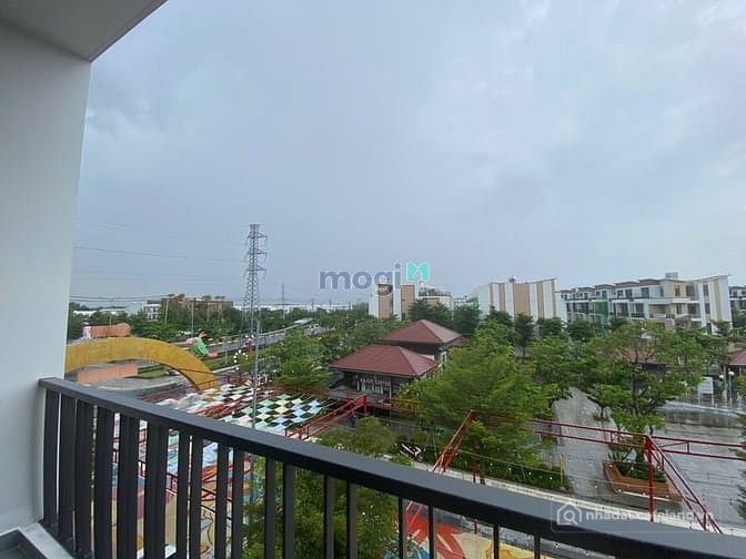 Nhà hàng - Khách sạn: Cho thuê Phòng 50m2 có ban công, đi chung thang máy shopho