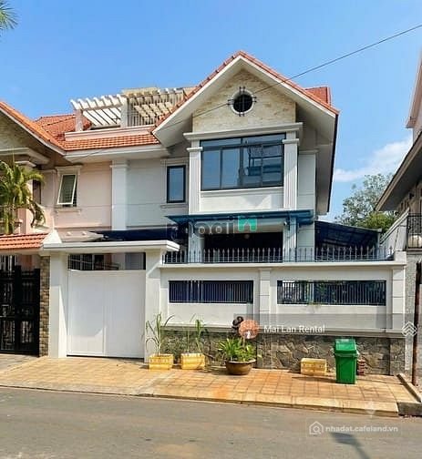 Nhà riêng: Ngay Cầu Sài Gòn Biệt thự 8x20m, trệt 3 lầu 5 phòng toilet riêng