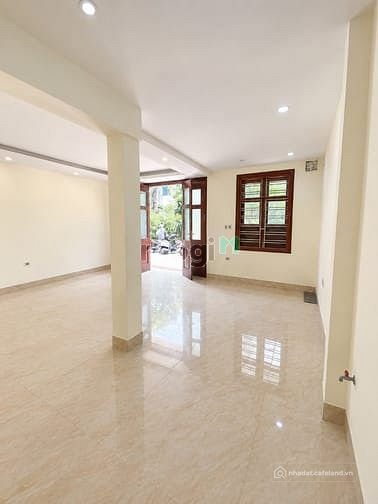 Nhà riêng: Chỉ 8 triệu - Nguyên căn 2PN Hoàng Quốc Việt 45m2 - Ô Tô đỗ cửa.