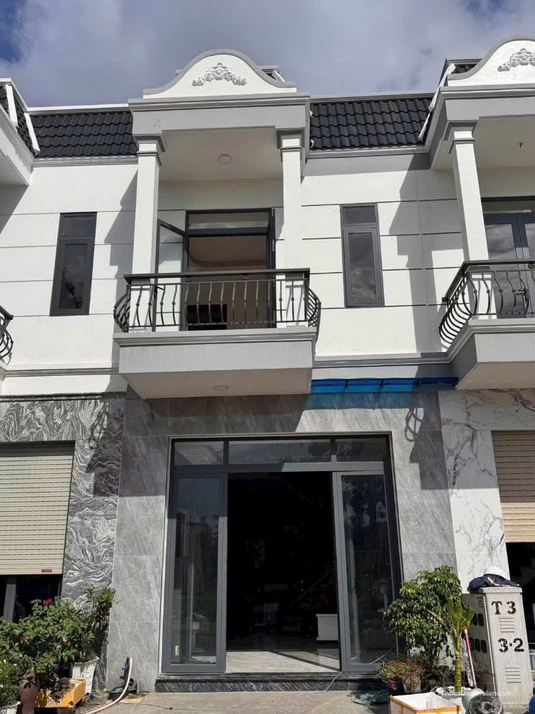 Bán nhà sổ riêng ngay siêu thị Go tân uyên