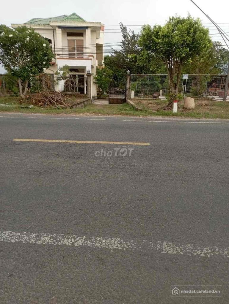 Văn phòng: Cho thuê 4.000m2 MT TL944, ngang >50m, có thổ cư gần phà An Hoà