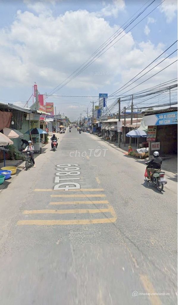 Văn phòng: Nhà Mặt Tiền Ngay Chợ
