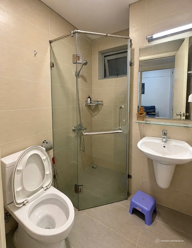 Luxgarden, 2PN full nội thất. Giá 10tr ở liền ( Thu hà 0932758032)