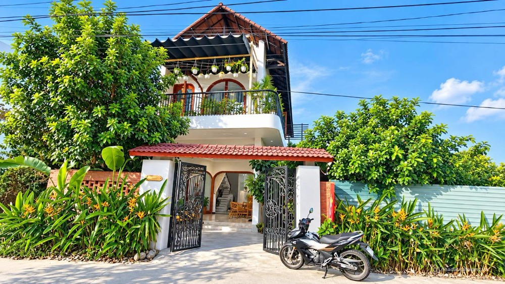 Bán nhà 2 tầng mặt tiền đường Liên Hoa gần sông Vĩnh Ngọc