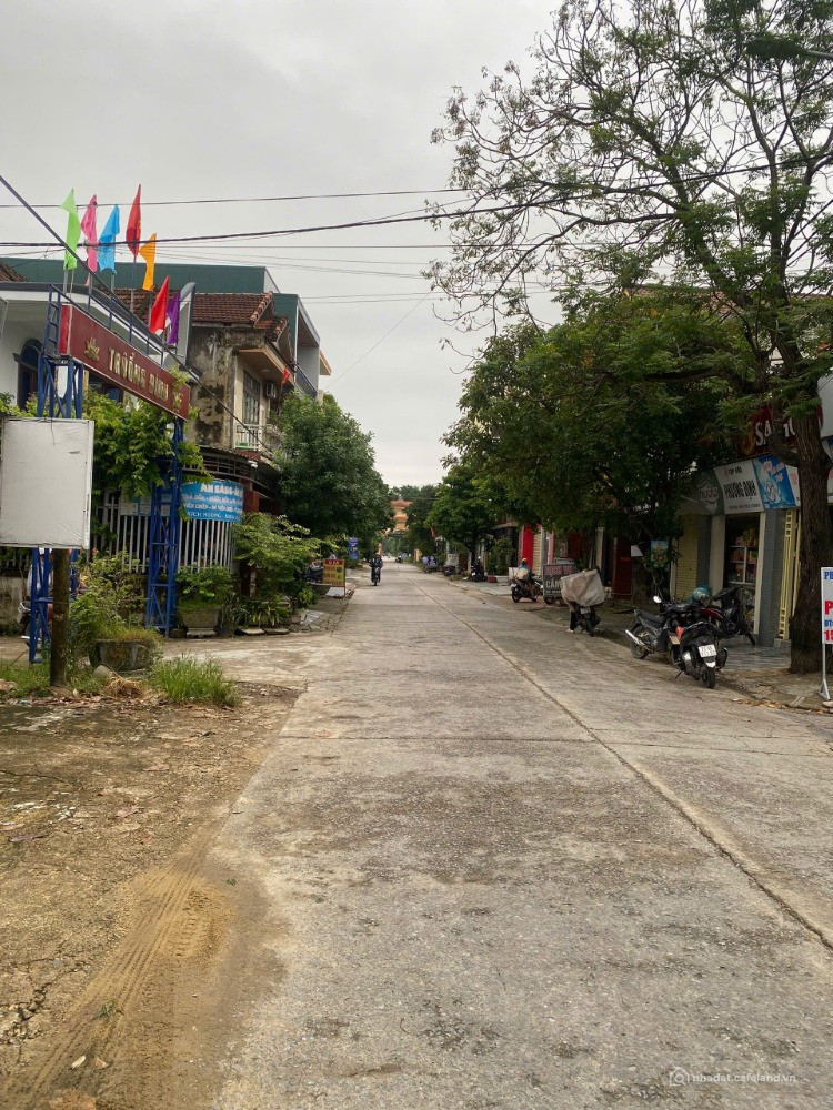 Chính chủ bán lô đất hai mặt tiền đường liên xã vị trí vàng tại thôn Quy Hậu