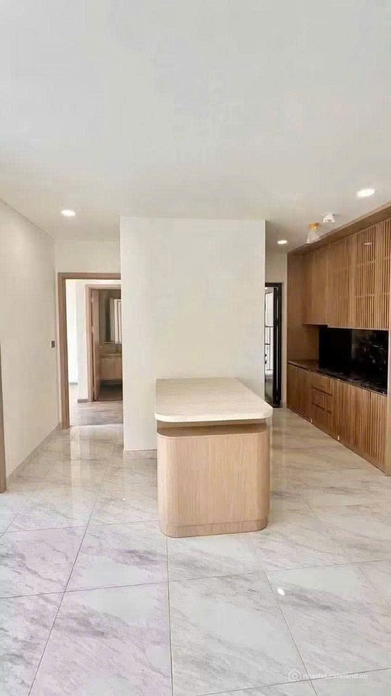 Cần bán căn hộ Essensia Sky 2PN + 2WC : 74 m2 view Đông Nam