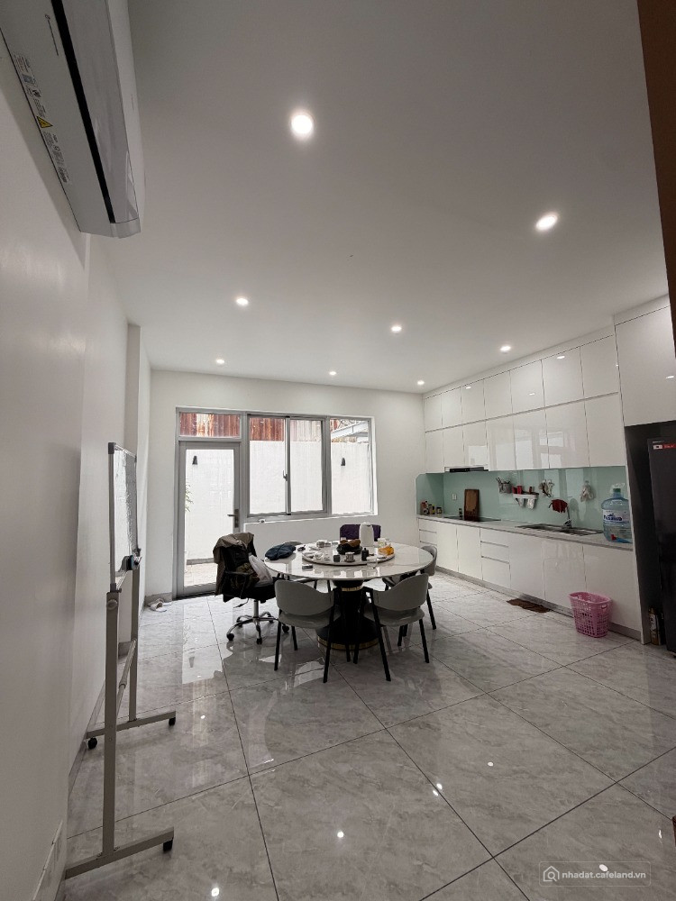 Cho thuê nhà phố thương mại 5x19m 4 tầng nội khu chung cư Paris Hoàng Kim, Q2