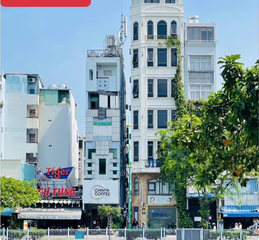 Bán nhà góc 3 mặt tiền Trường Sa, 8 tầng