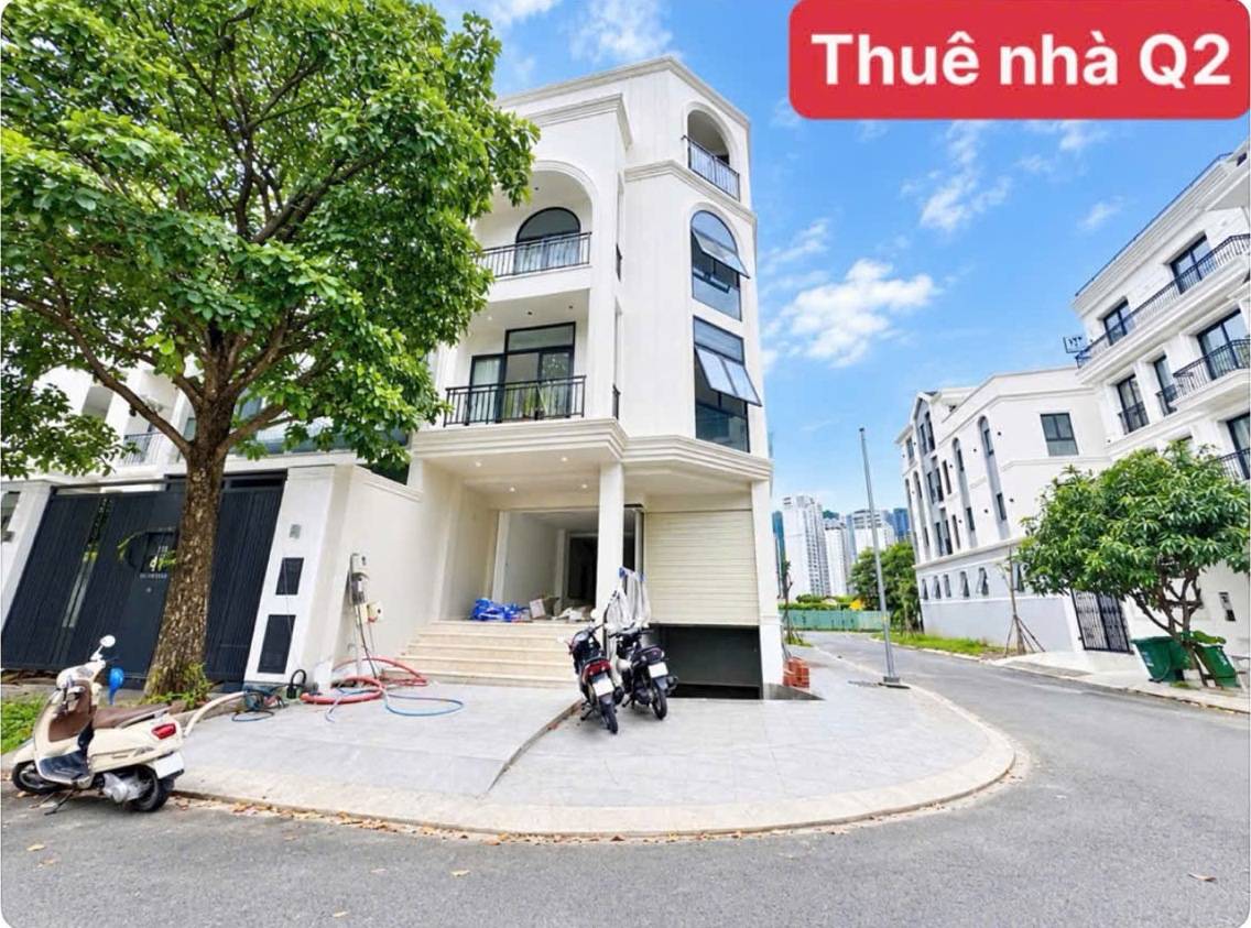 Cho thuê nhà góc 2 mặt tiền compound Nguyễn Hoàng, 140m²