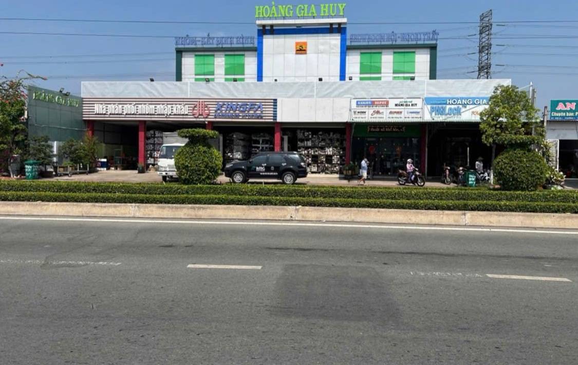 Bán showroom mặt tiền Quốc lộ 1A, Tân An, diện tích 1.473,8m²