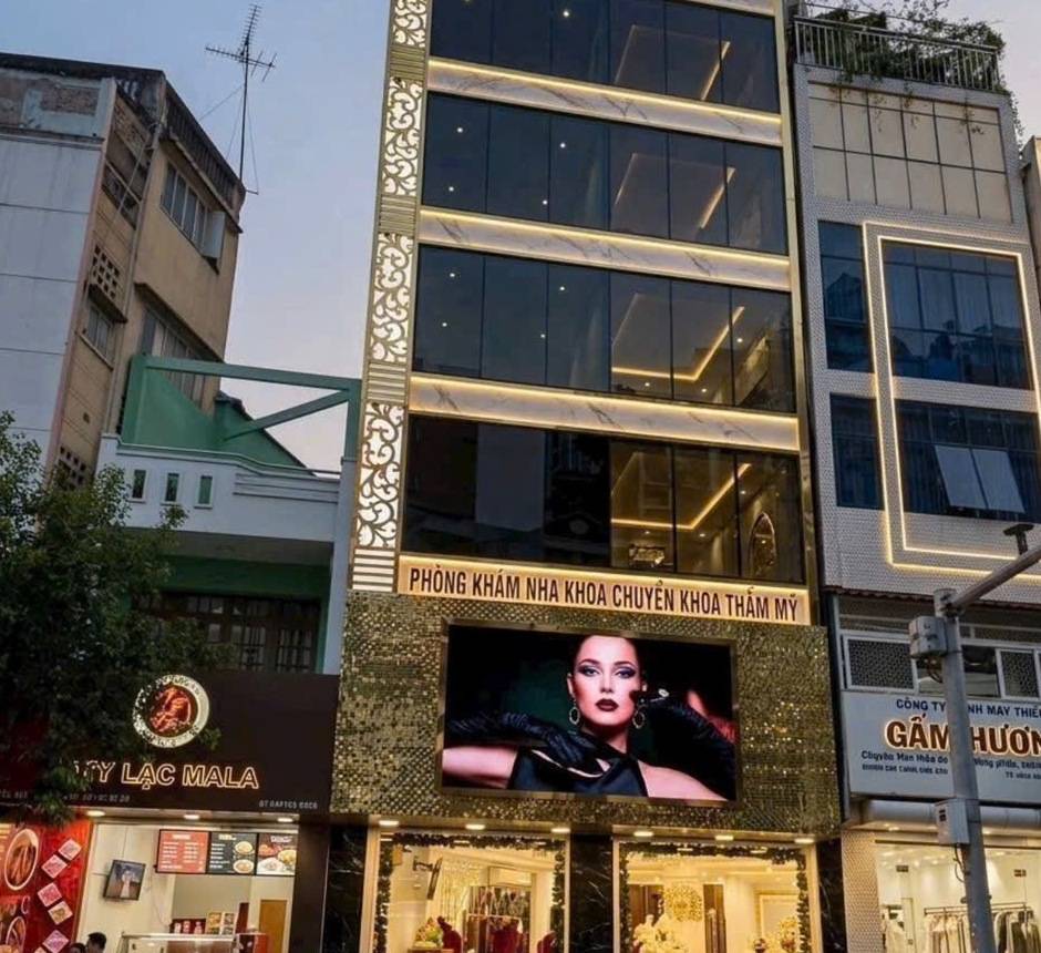 Bán tòa nhà mặt tiền Cao Thắng, Quận 10, 6 tầng, có thang máy
