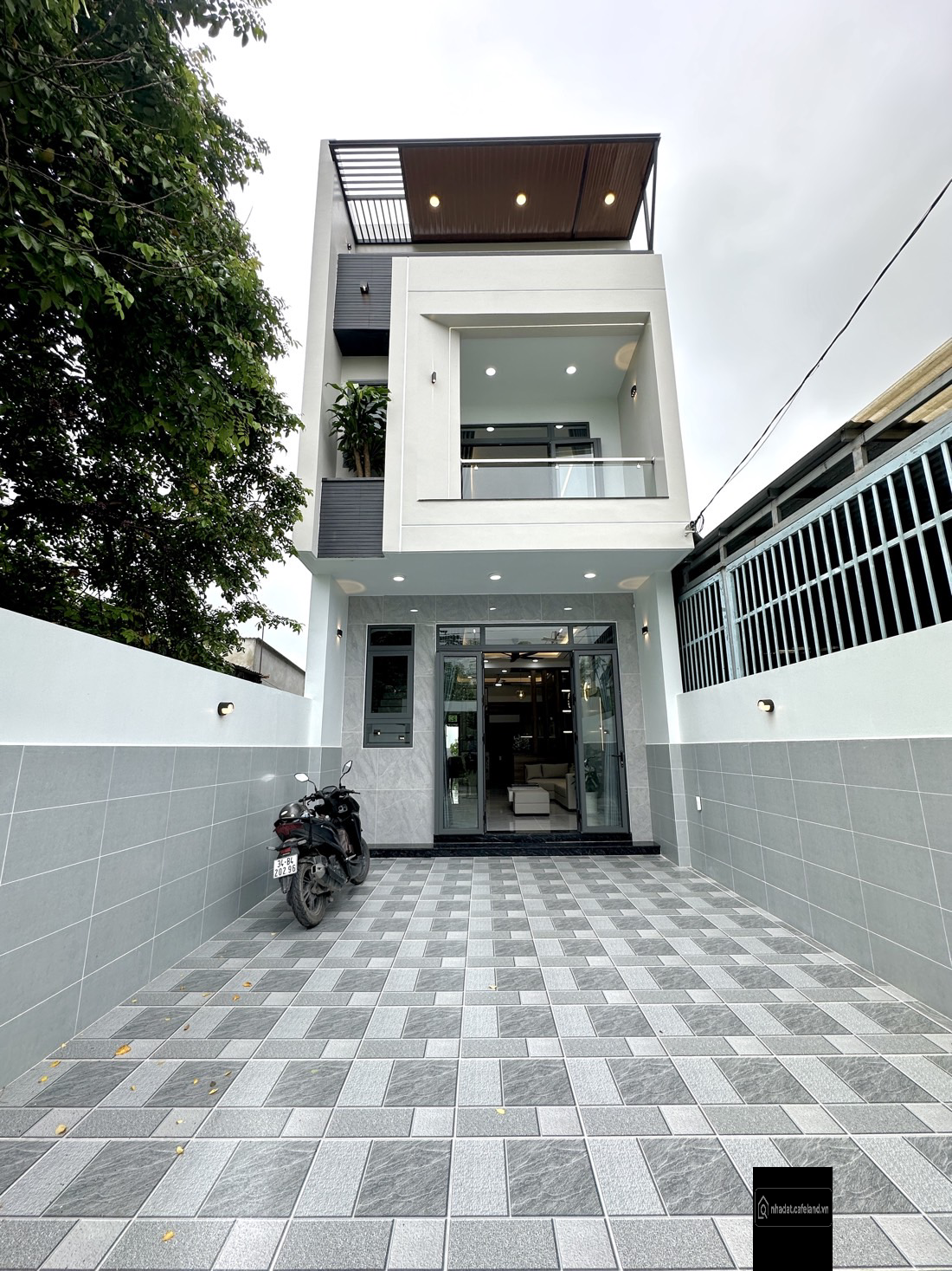 bán nhà mặt tiền đường nhựa Hoa Vàng, ở, buôn bán được, gần chợ Mỹ Hạnh