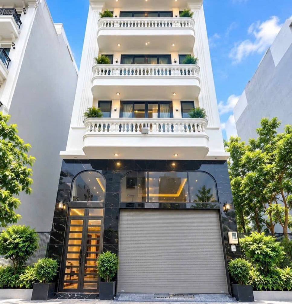 Bán nhà phố Him Lam Nguyễn Thị Thập, 8,4x13m, 26 tỷ